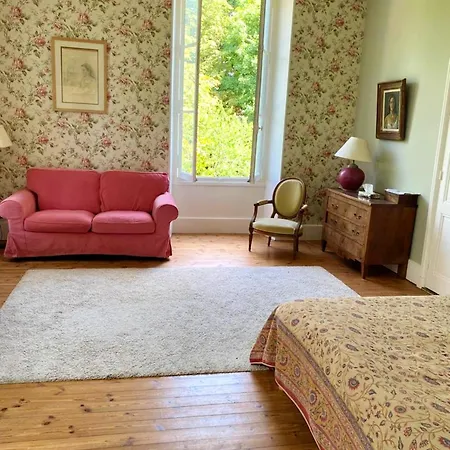 Manoir Majestueux à Avec Piscine Privée Chaniers