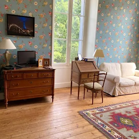 Manoir Majestueux à Avec Piscine Privée Chaniers