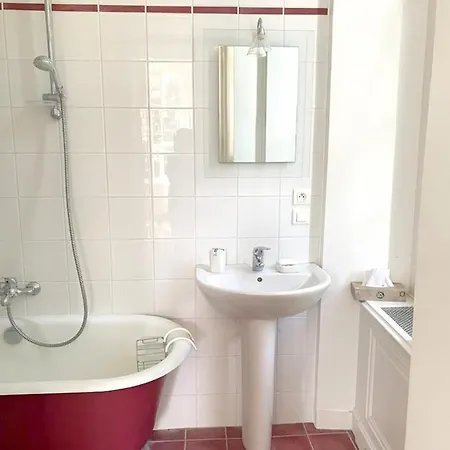 Demeure De 7 Avec Piscine Privee Jardin Clos Et Wifi A *