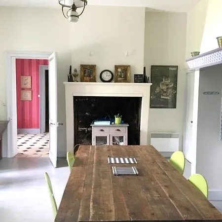 Manoir Majestueux A Avec Piscine Privee بيت للعطل *