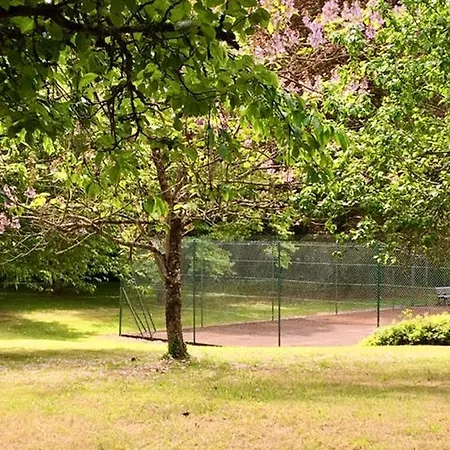 Manoir Majestueux à Avec Piscine Privée