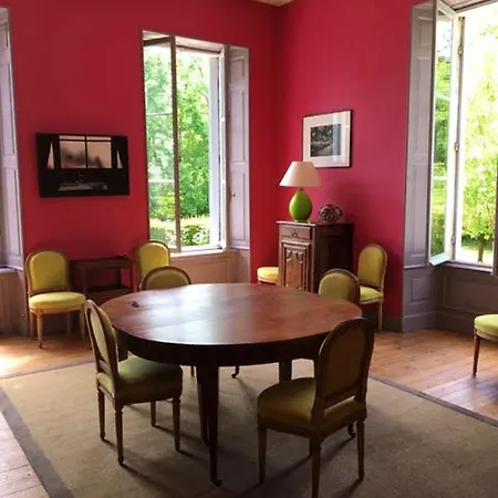 Manoir Majestueux à Avec Piscine Privée