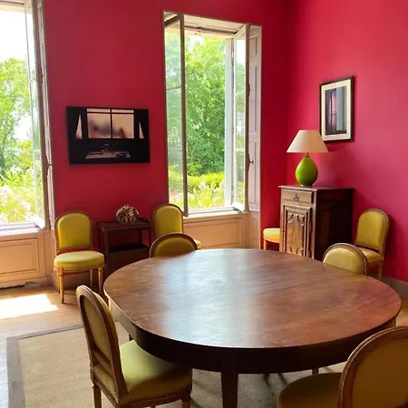 Casa de Férias Manoir Majestueux à Avec Piscine Privée Chaniers