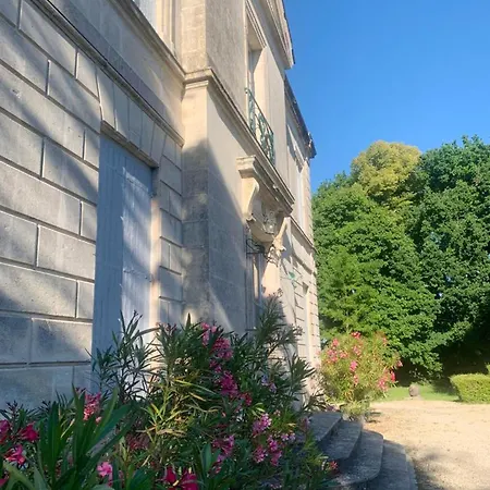 Manoir Majestueux à Avec Piscine Privée