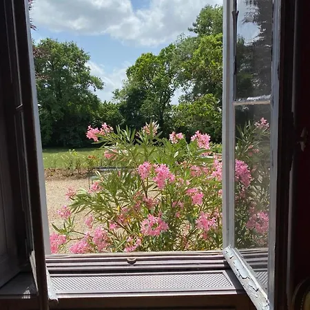 Hébergement de vacances Demeure De 7 Avec Piscine Privee Jardin Clos Et Wifi A *