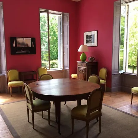 Demeure De 7 Avec Piscine Privee Jardin Clos Et Wifi A Hébergement de vacances Chaniers